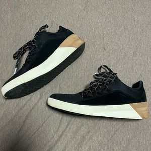 Sorel out n about plus lace sneaker shoe womens 8 waterproof